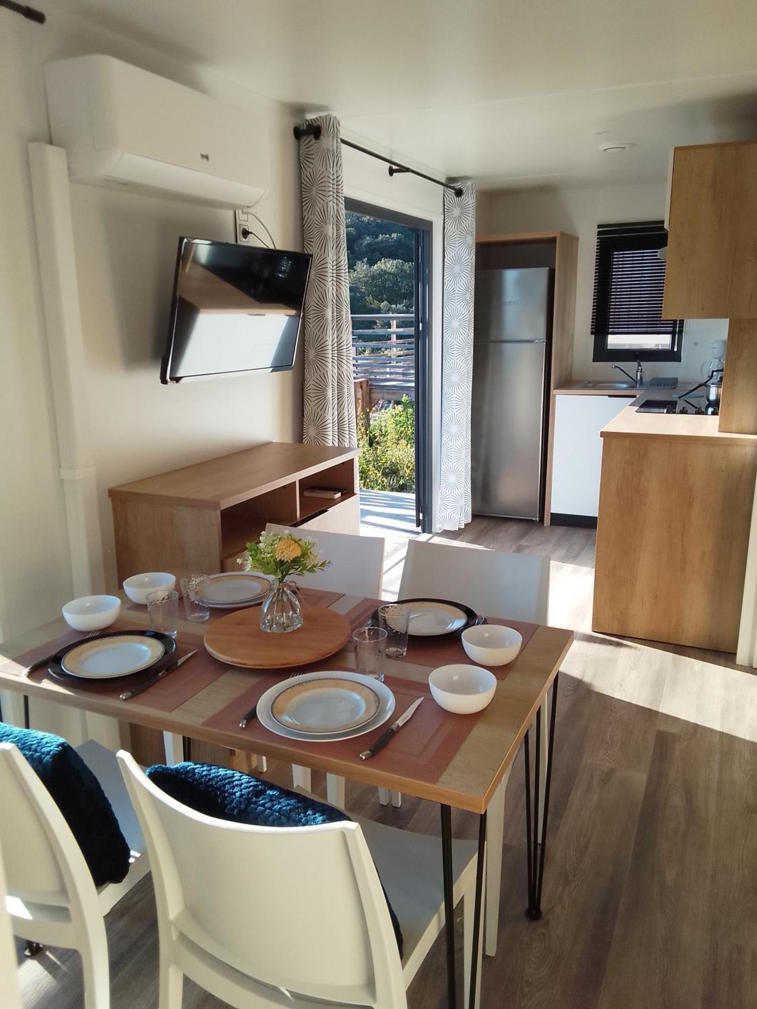 Camping Les Lodges Du Lagon Калвисон Екстериор снимка